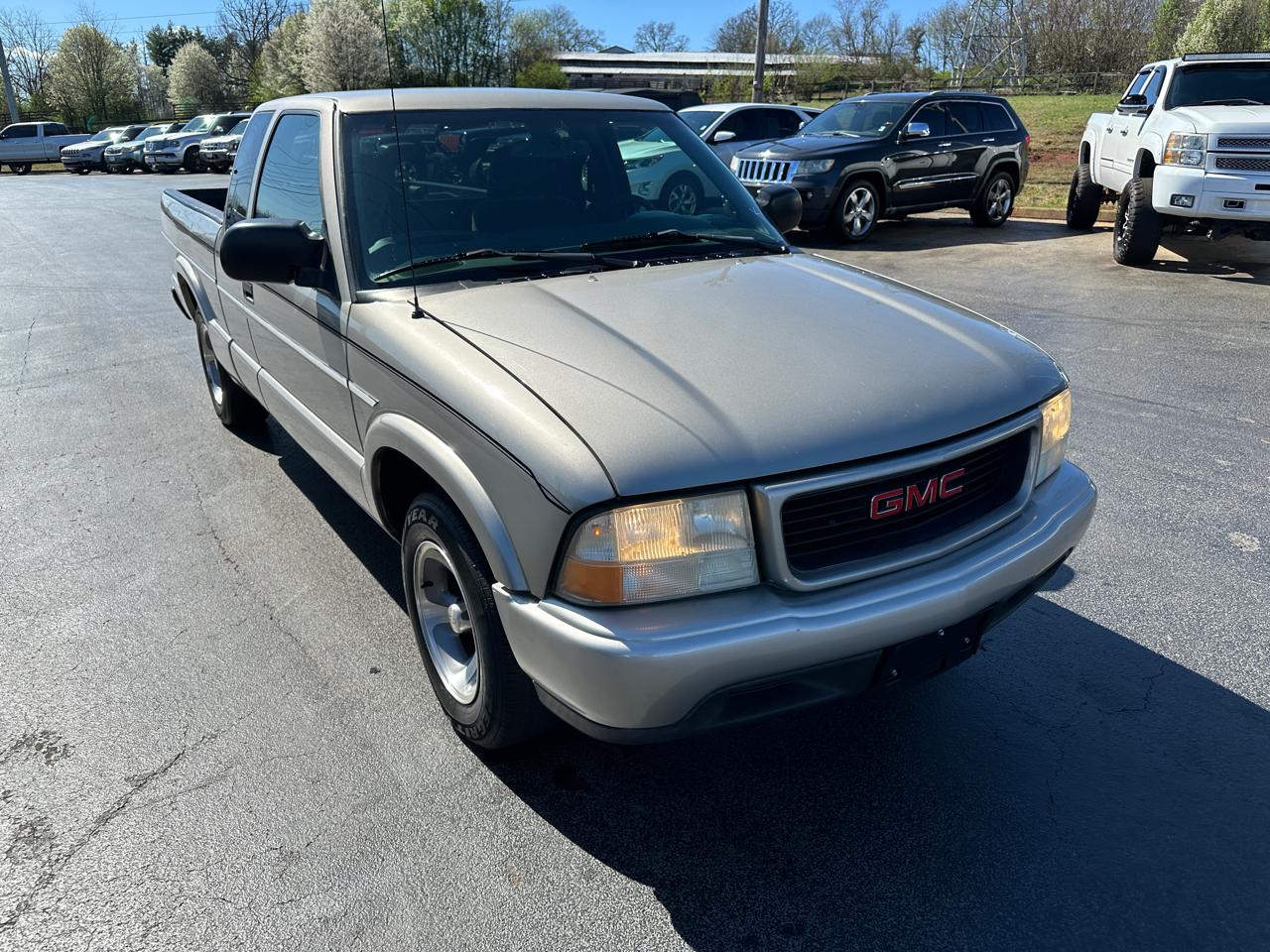 GMC Sonoma Ext Cab 123" WB SLS w/1SG Pkg 2001
