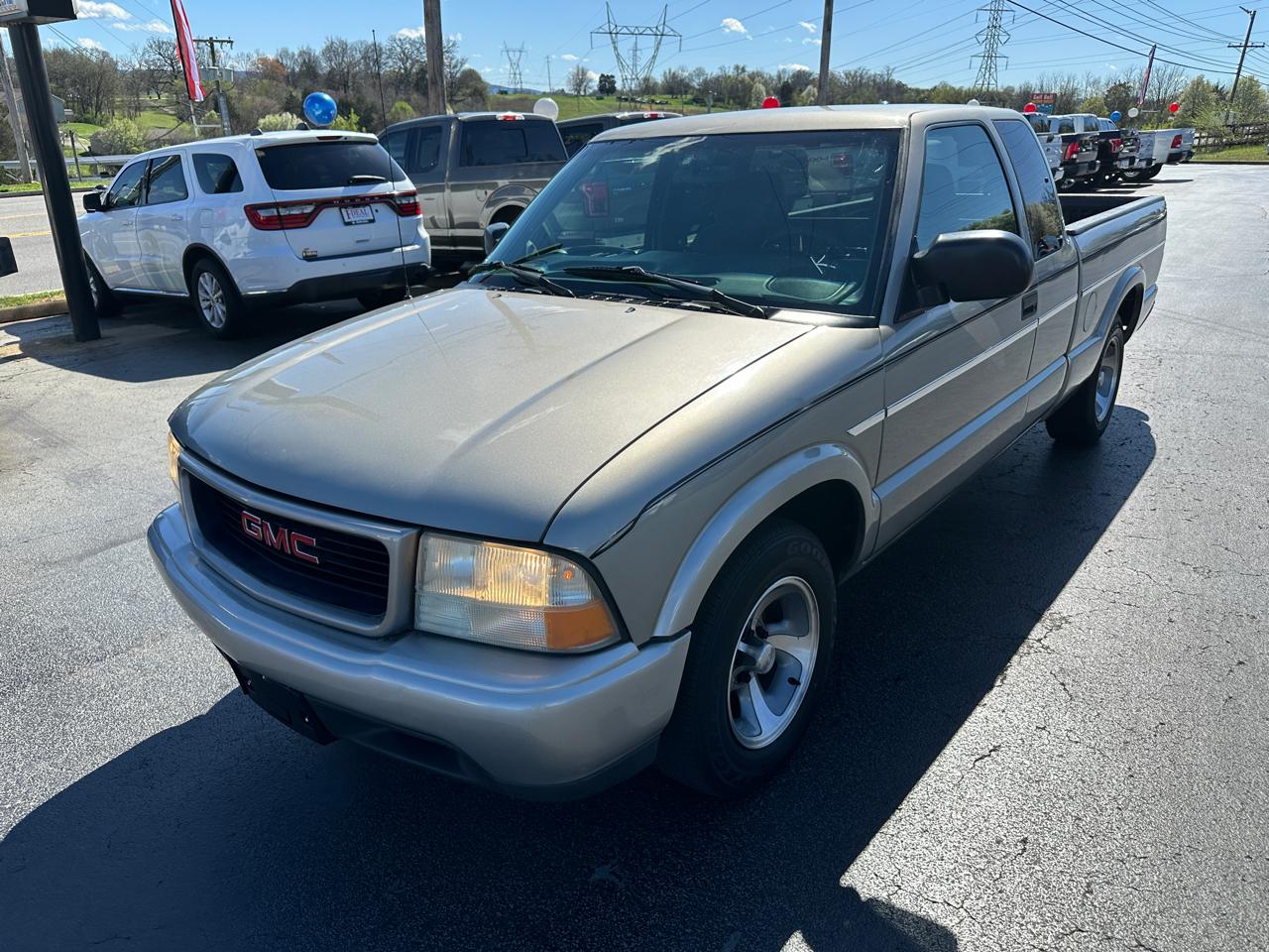 GMC Sonoma Ext Cab 123" WB SLS w/1SG Pkg 2001