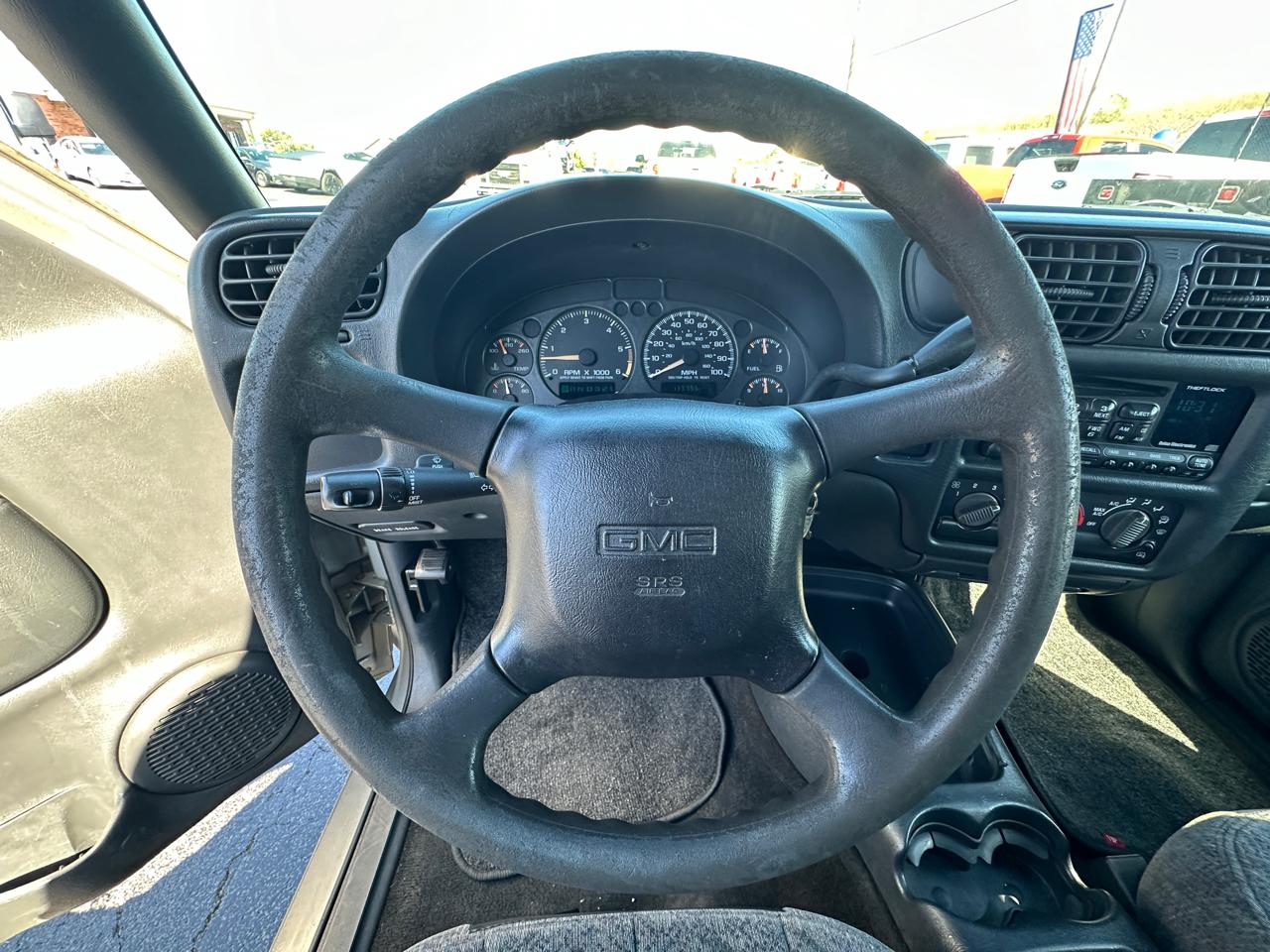 GMC Sonoma Ext Cab 123" WB SLS w/1SG Pkg 2001