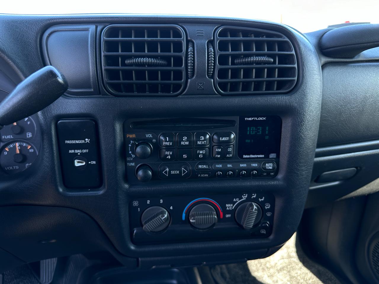 GMC Sonoma Ext Cab 123" WB SLS w/1SG Pkg 2001