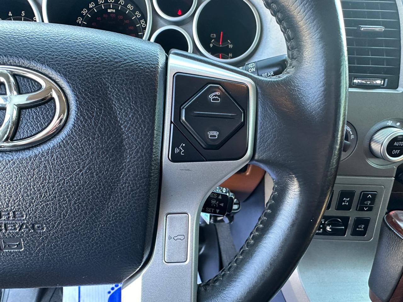 Toyota Sequoia 4WD 5.7L FFV Platinum (Natl) 2016