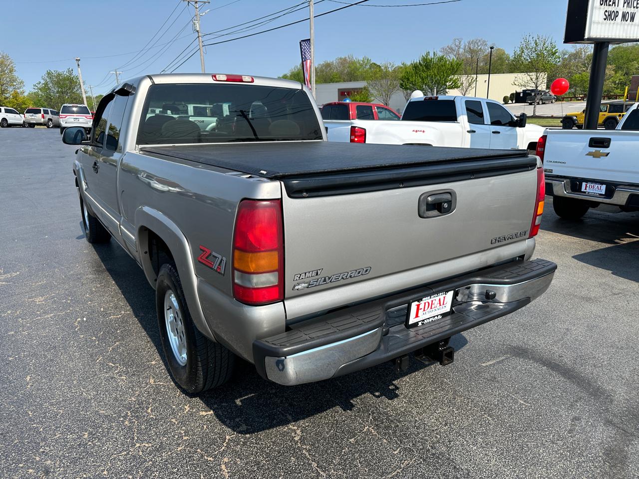 Chevrolet Silverado 1500 3dr Ext Cab 143.5" WB 4WD LS 2000