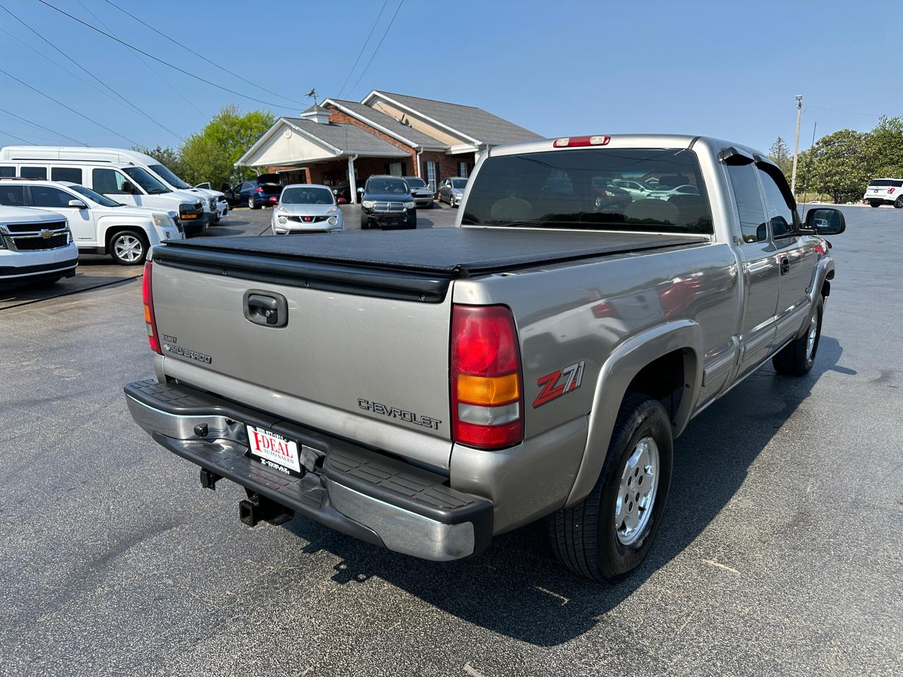 Chevrolet Silverado 1500 3dr Ext Cab 143.5" WB 4WD LS 2000