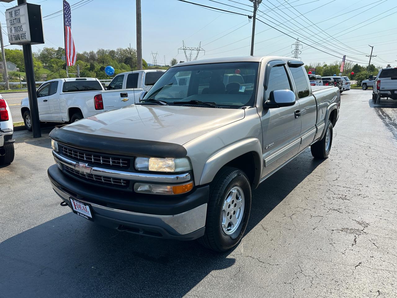 Chevrolet Silverado 1500 3dr Ext Cab 143.5" WB 4WD LS 2000
