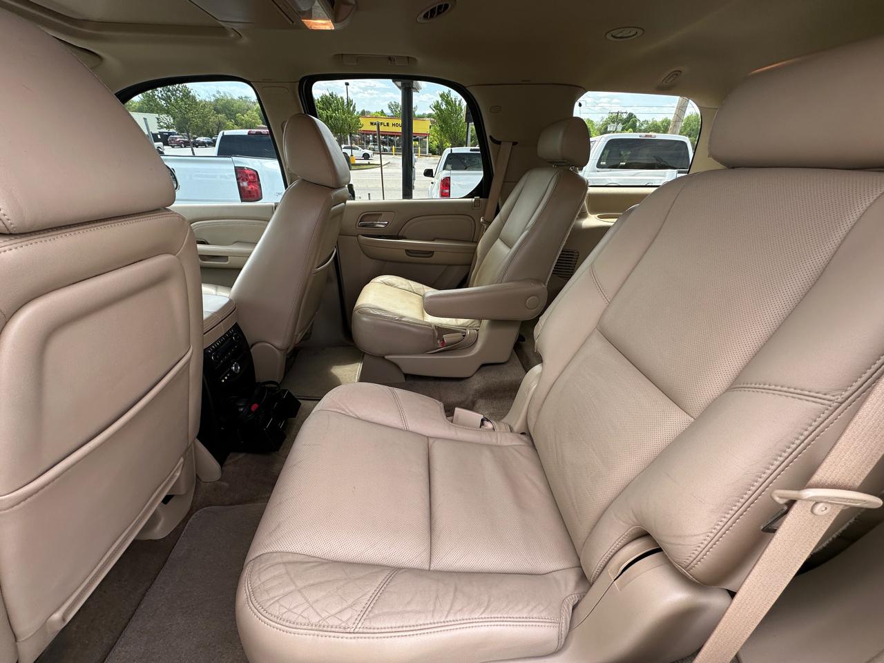 Cadillac Escalade AWD 4dr 2009