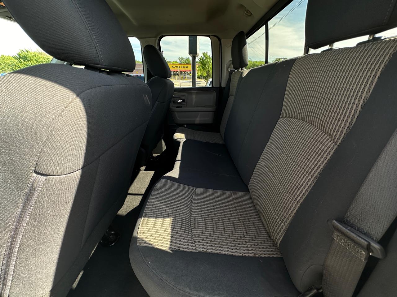 RAM 1500 4WD Quad Cab 140.5" SLT 2012