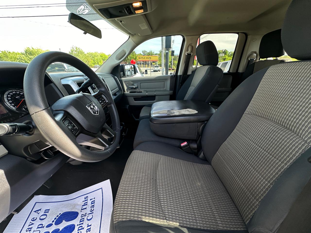 RAM 1500 4WD Quad Cab 140.5" SLT 2012