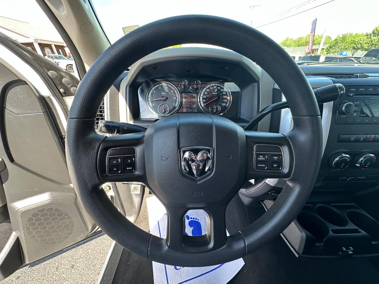 RAM 1500 4WD Quad Cab 140.5" SLT 2012