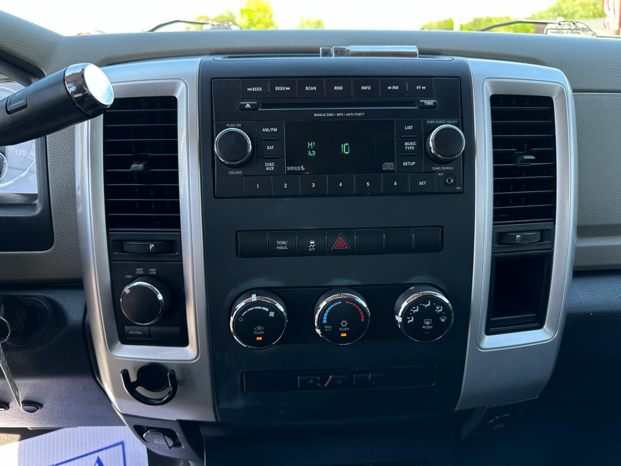 RAM 1500 4WD Quad Cab 140.5" SLT 2012