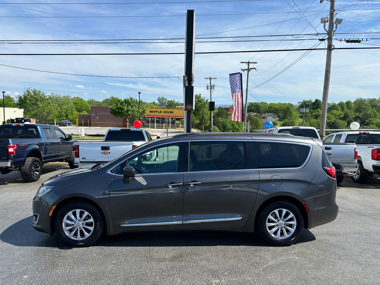 Chrysler Pacifica Touring-L FWD 2017