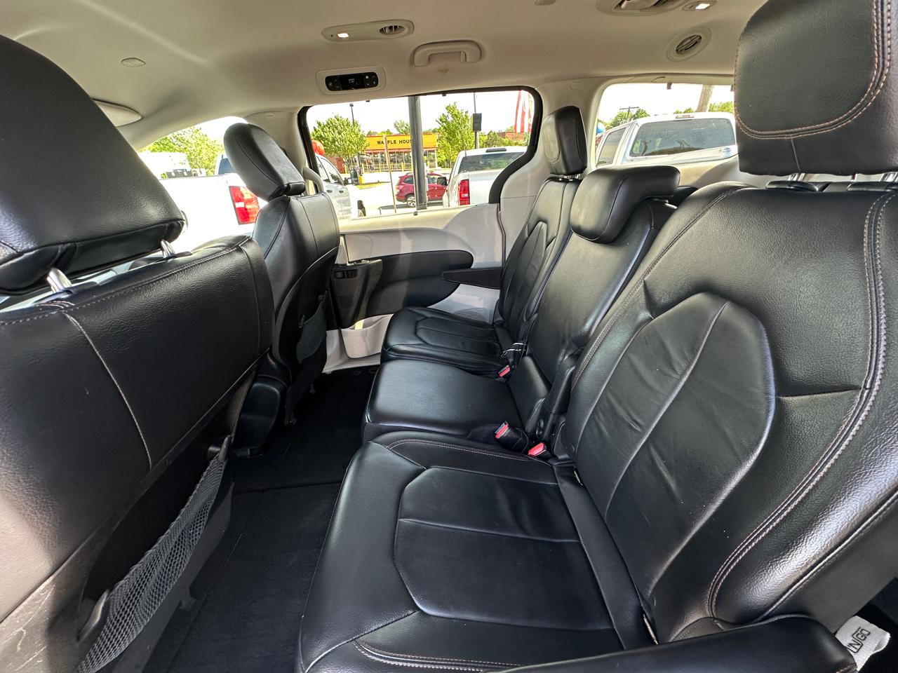 Chrysler Pacifica Touring-L FWD 2017