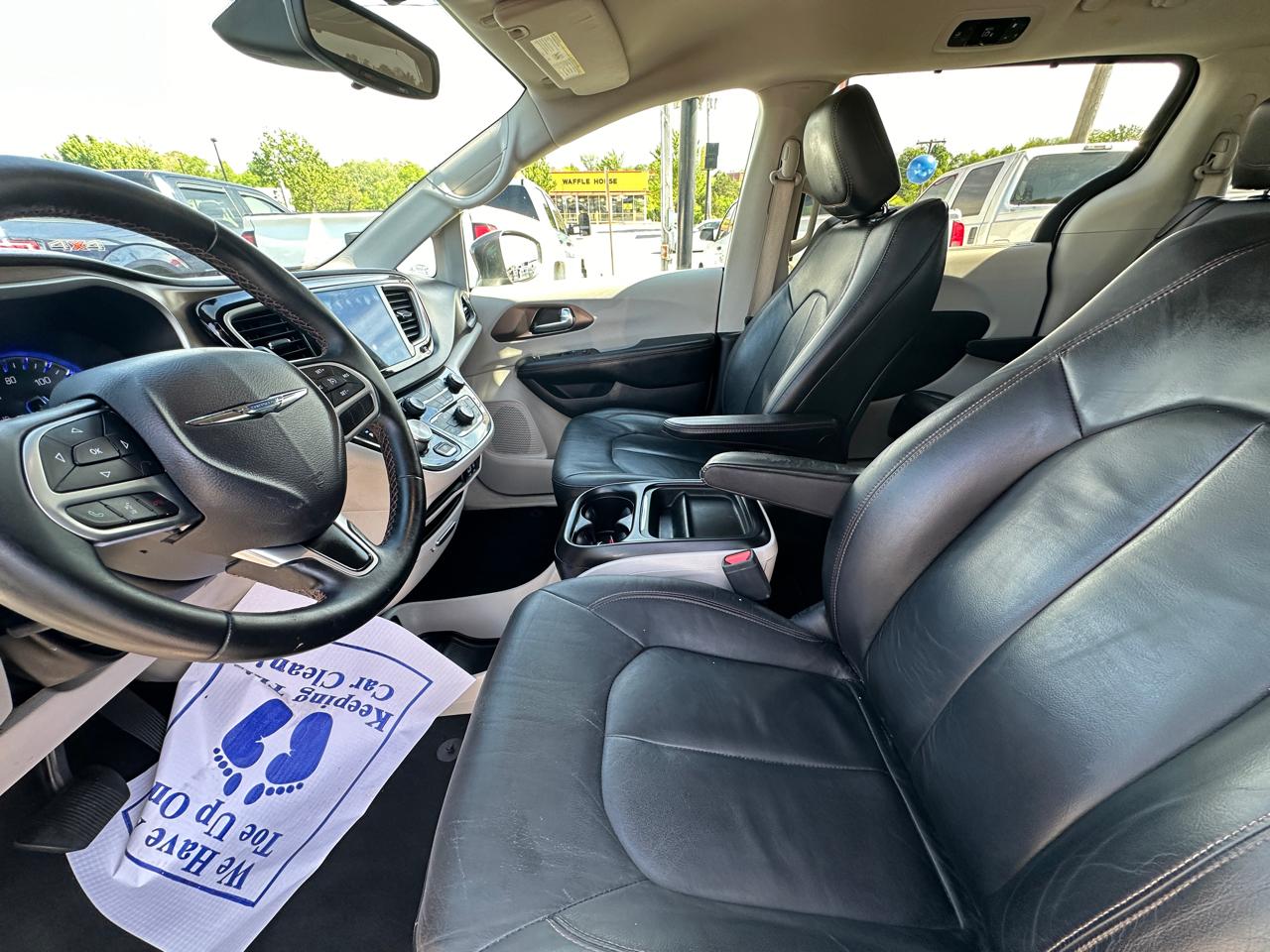 Chrysler Pacifica Touring-L FWD 2017