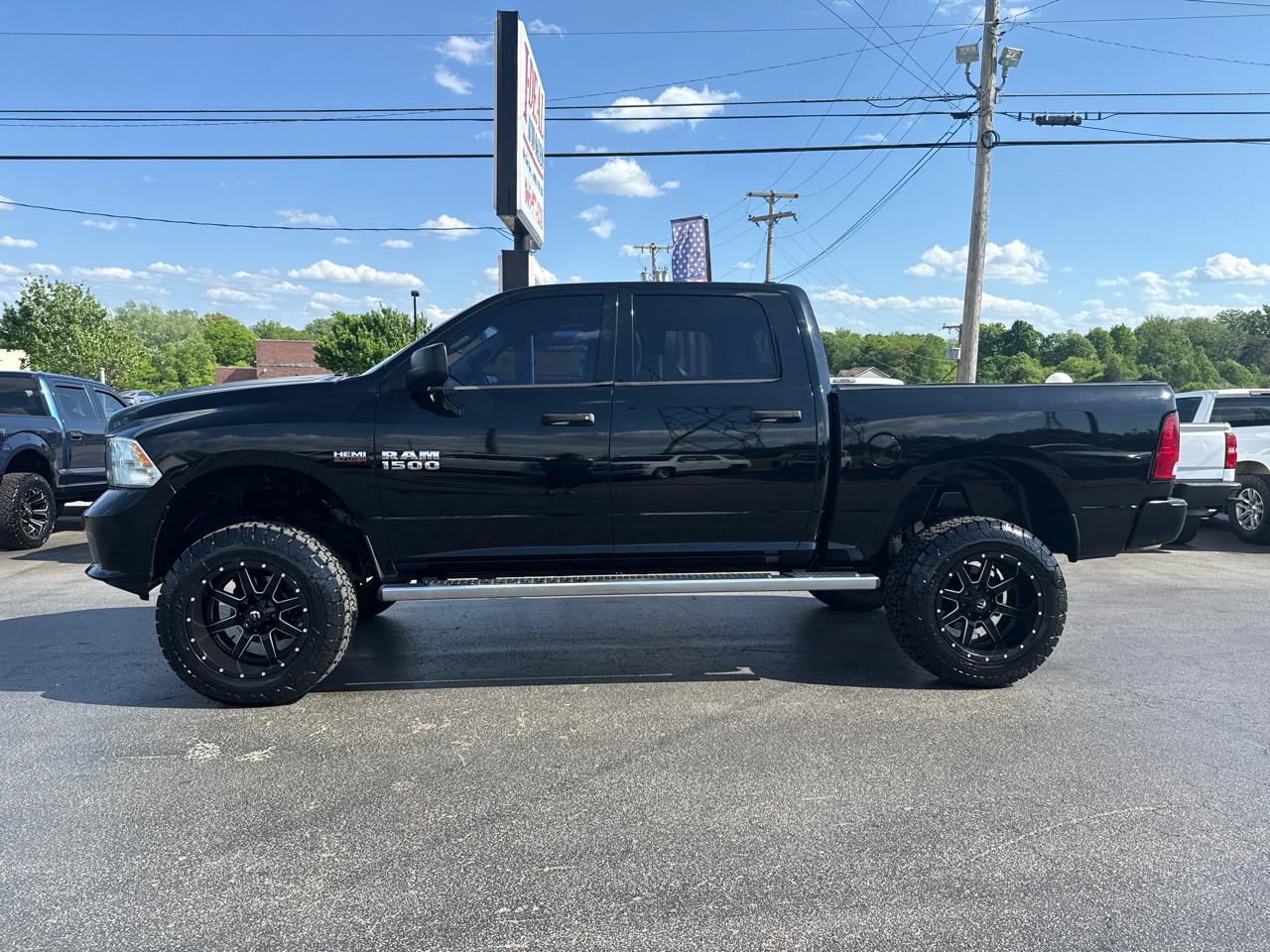 RAM 1500 4WD Crew Cab 140.5" Express 2014