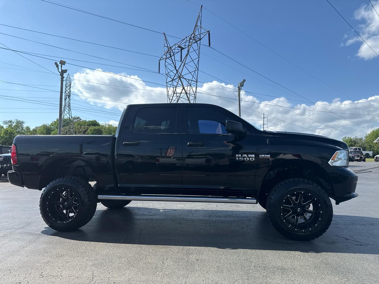 RAM 1500 4WD Crew Cab 140.5" Express 2014