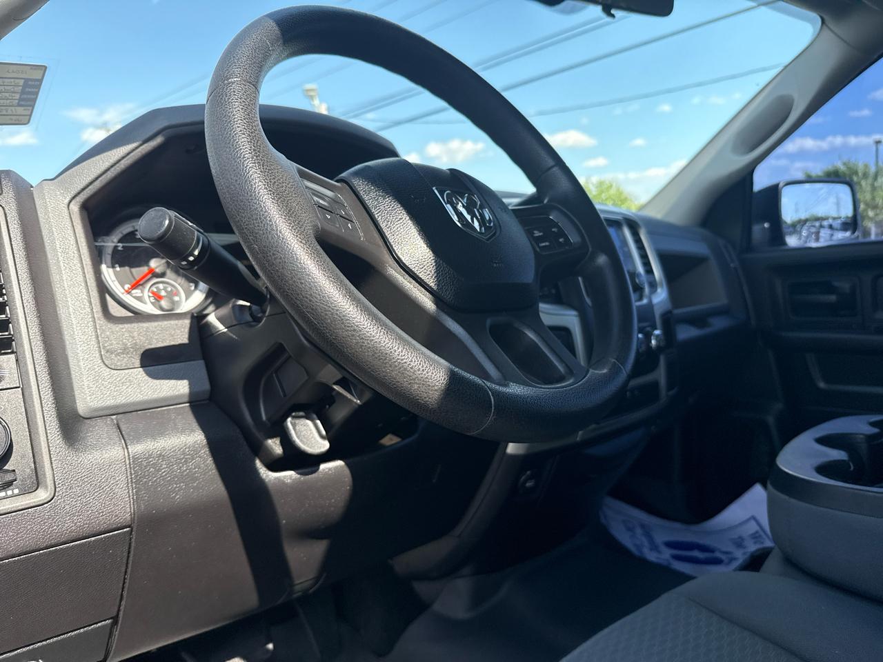 RAM 1500 4WD Crew Cab 140.5" Express 2014