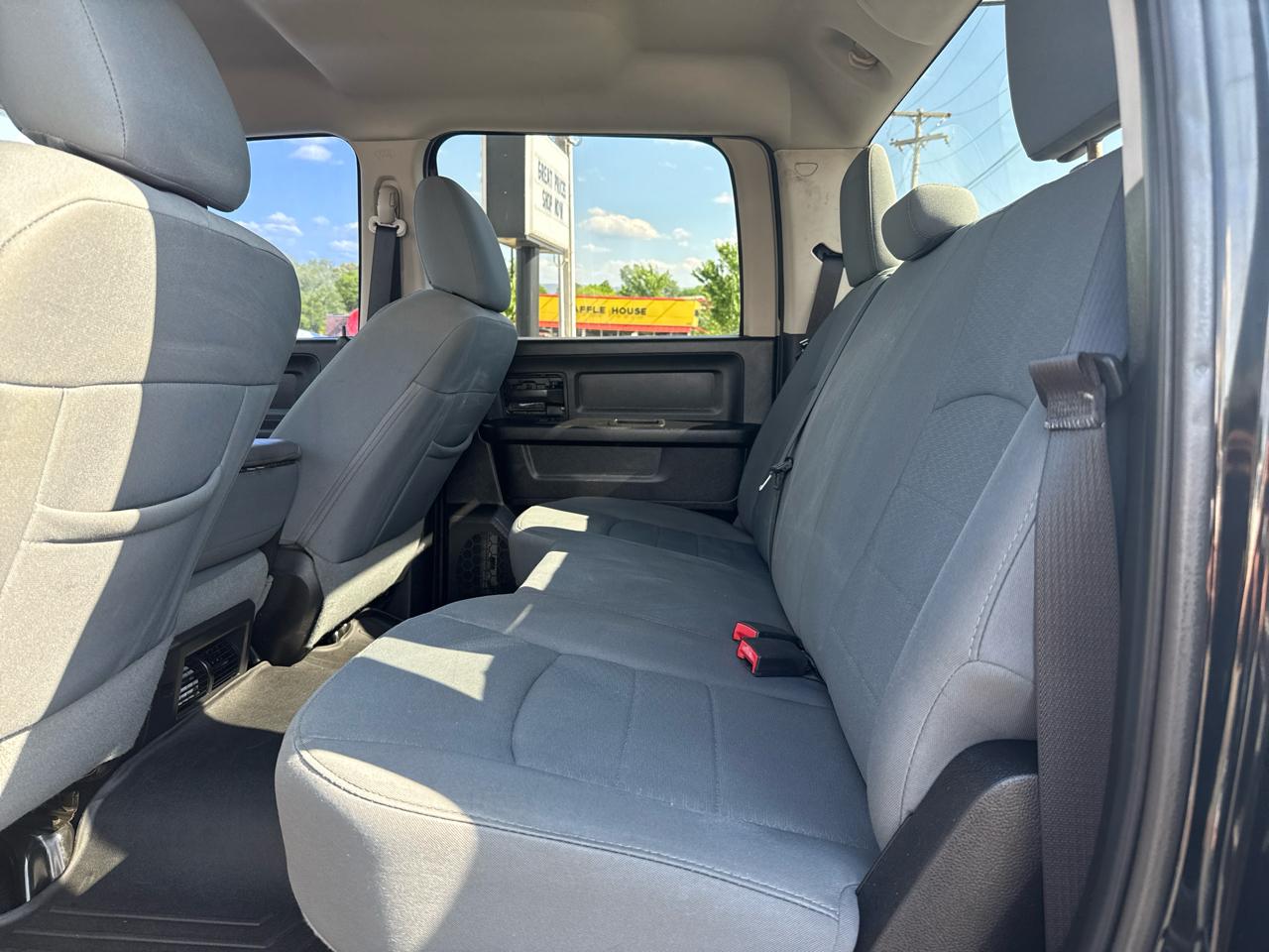 RAM 1500 4WD Crew Cab 140.5" Express 2014