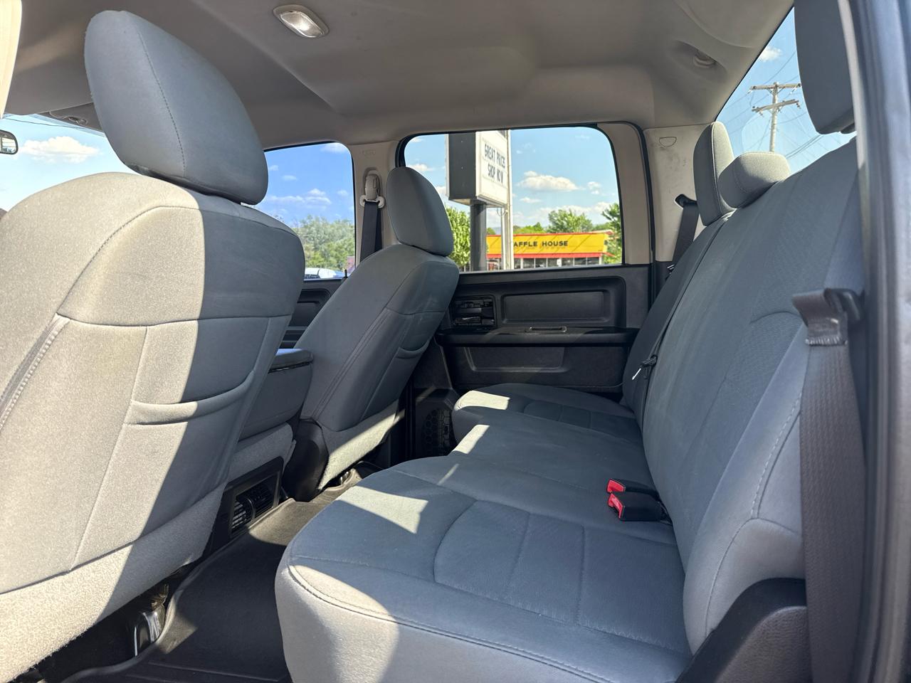 RAM 1500 4WD Crew Cab 140.5" Express 2014