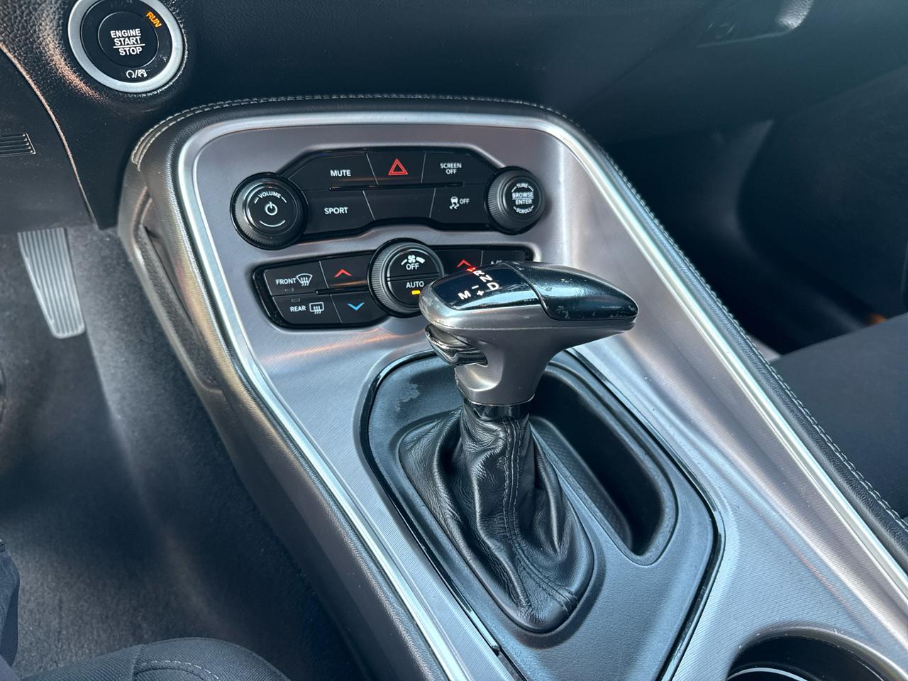 Dodge Challenger SXT RWD 2019