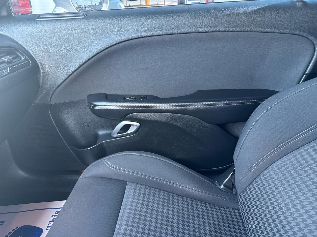 Dodge Challenger SXT RWD 2019