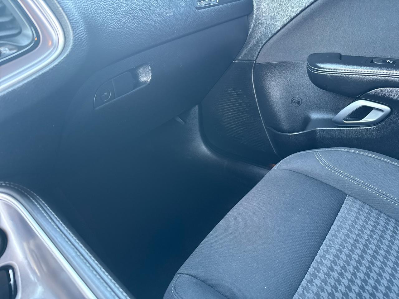 Dodge Challenger SXT RWD 2019