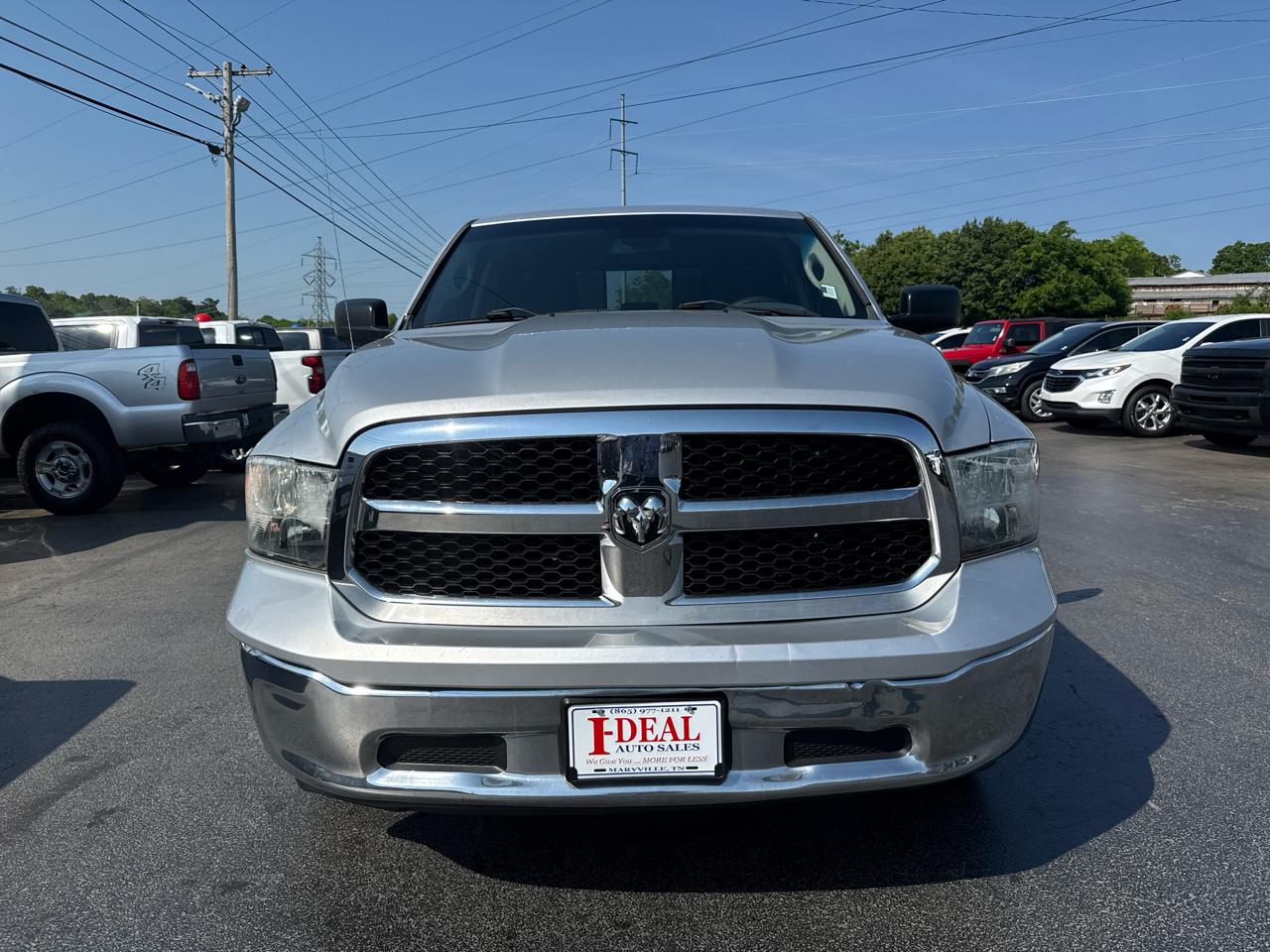 RAM 1500 4WD Quad Cab 140.5" SLT 2015