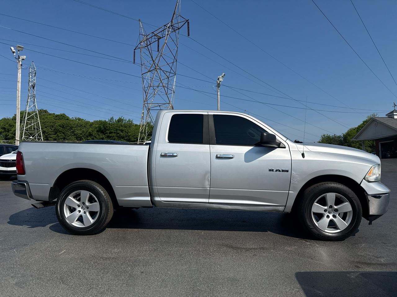 RAM 1500 4WD Quad Cab 140.5" SLT 2015