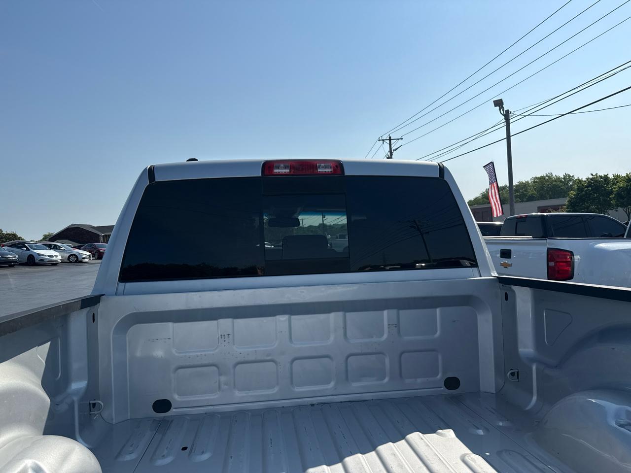 RAM 1500 4WD Quad Cab 140.5" SLT 2015