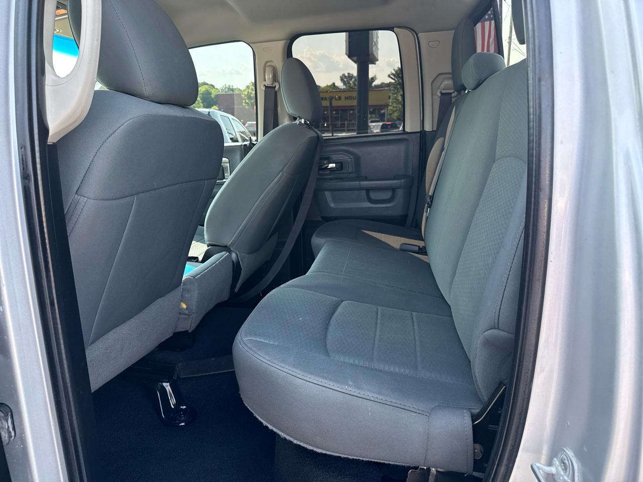 RAM 1500 4WD Quad Cab 140.5" SLT 2015