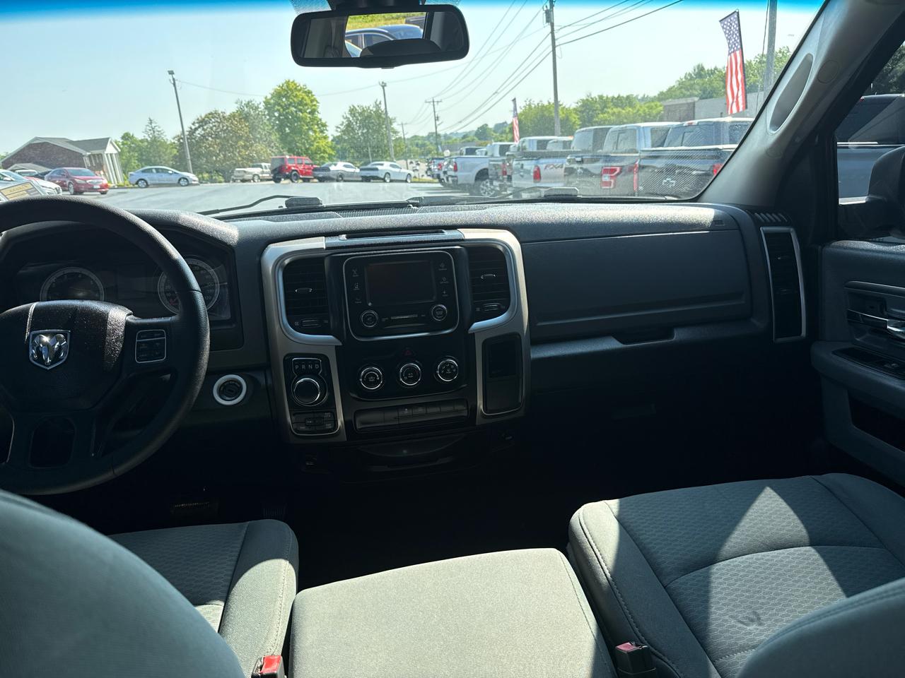 RAM 1500 4WD Quad Cab 140.5" SLT 2015