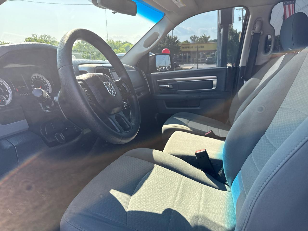 RAM 1500 4WD Quad Cab 140.5" SLT 2015