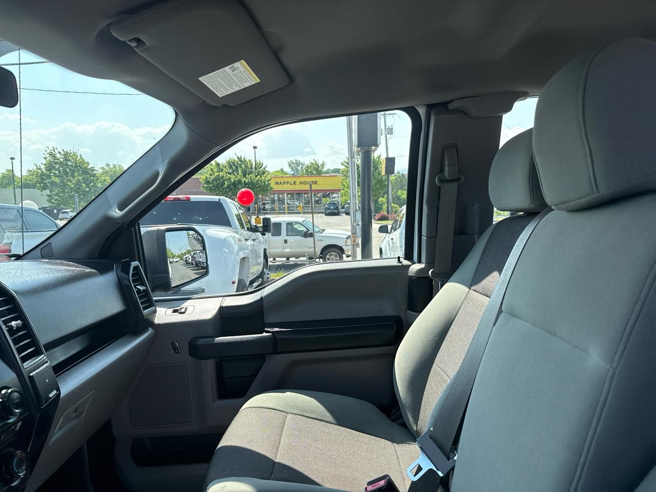 Ford F-150 Lariat 4WD SuperCab 8' Box 2017