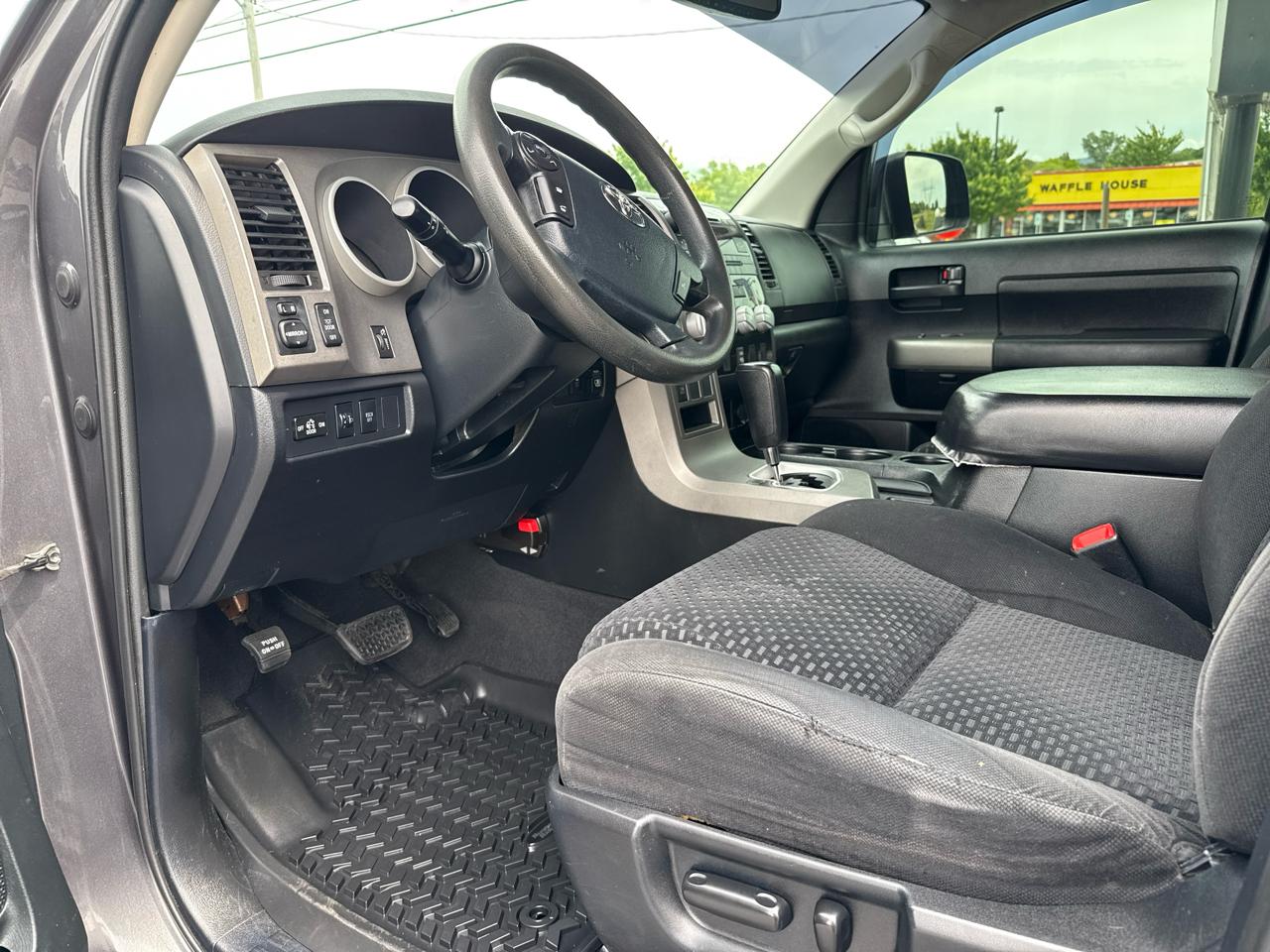 Toyota Tundra 4WD Truck Double Cab 5.7L FFV V8 6-Spd AT (Natl) 2012