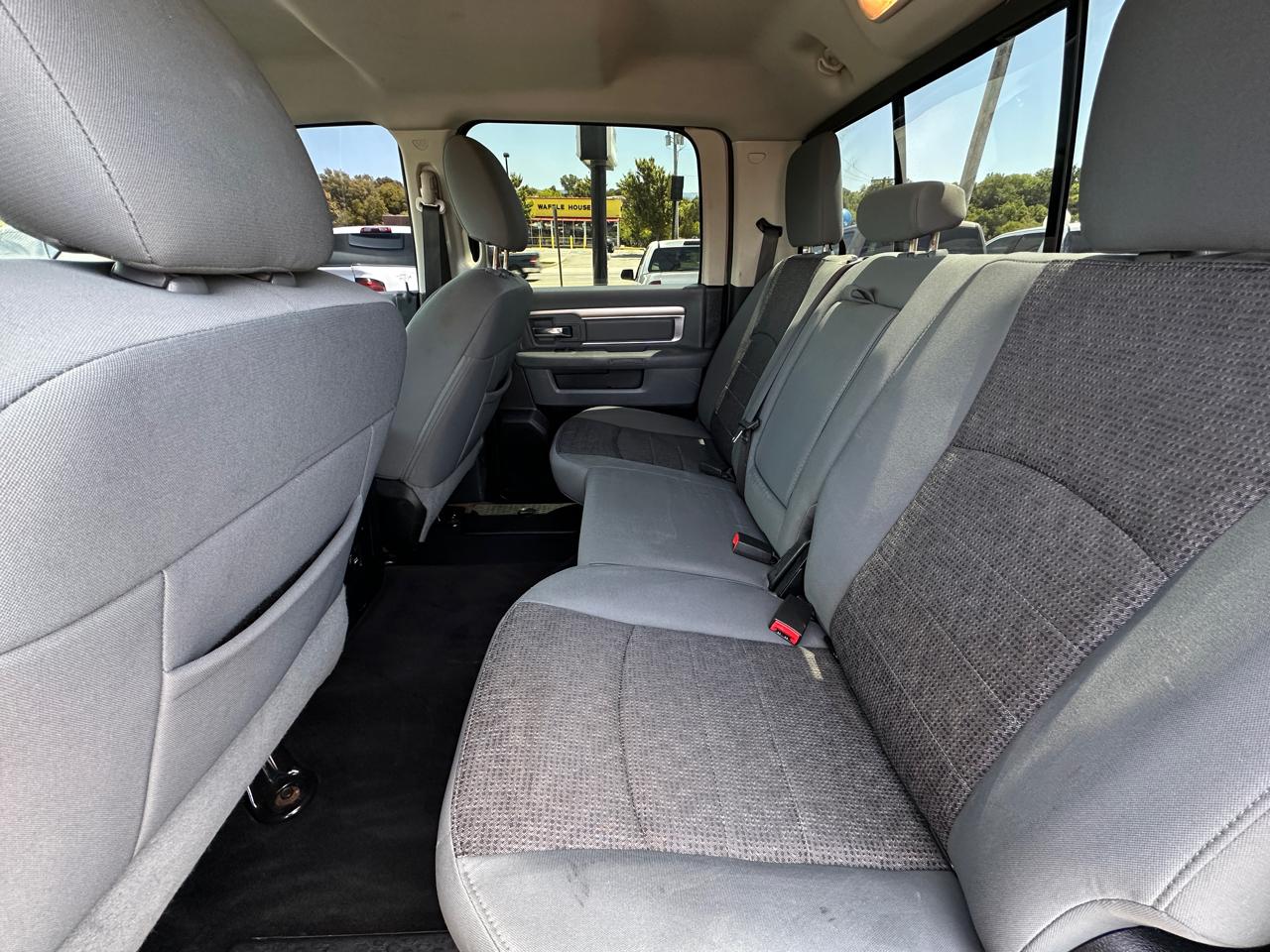 RAM 1500 4WD Crew Cab 140.5" Big Horn 2015