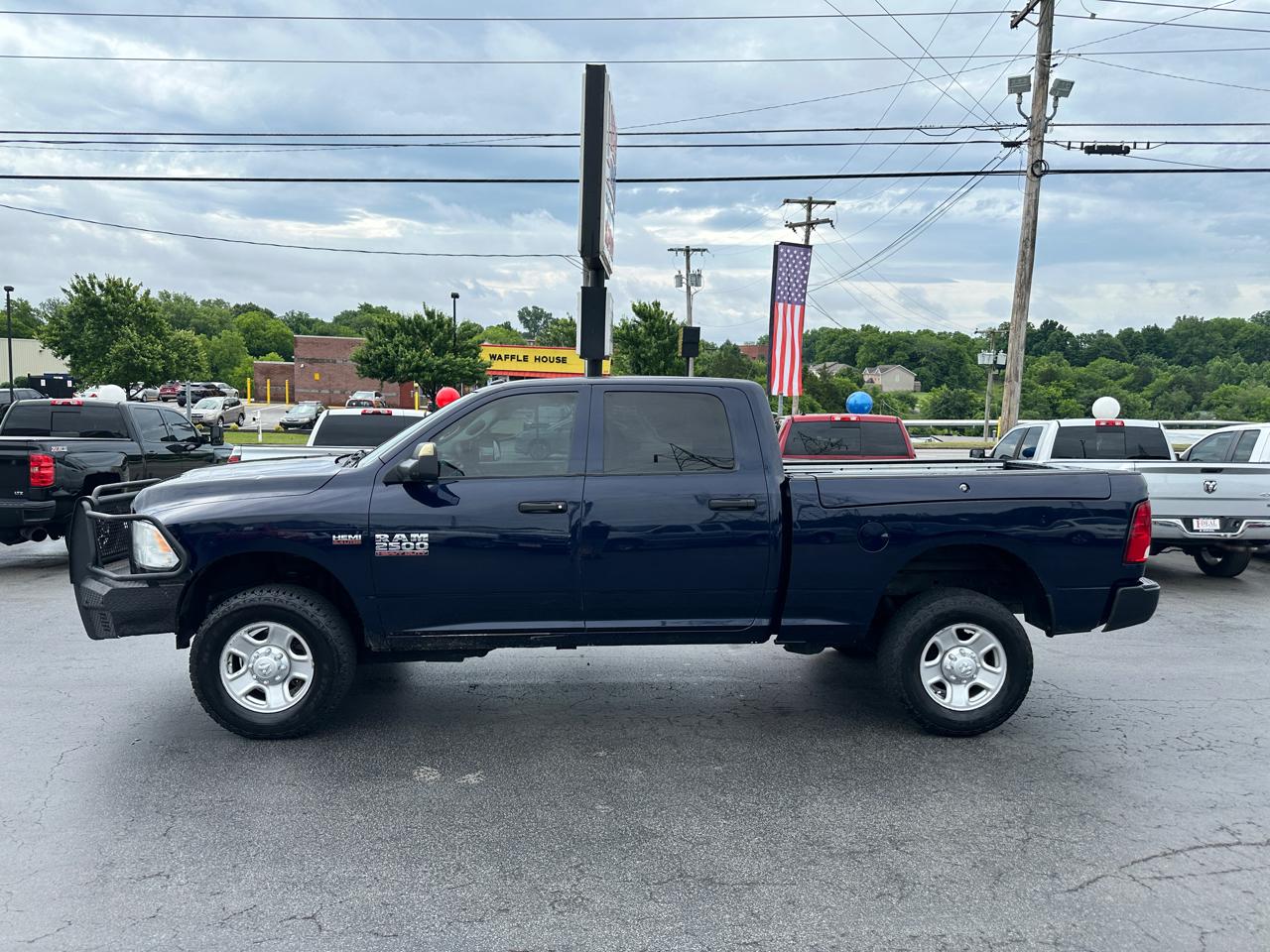 RAM 2500 Tradesman 4x4 Crew Cab 6'4" Box 2017