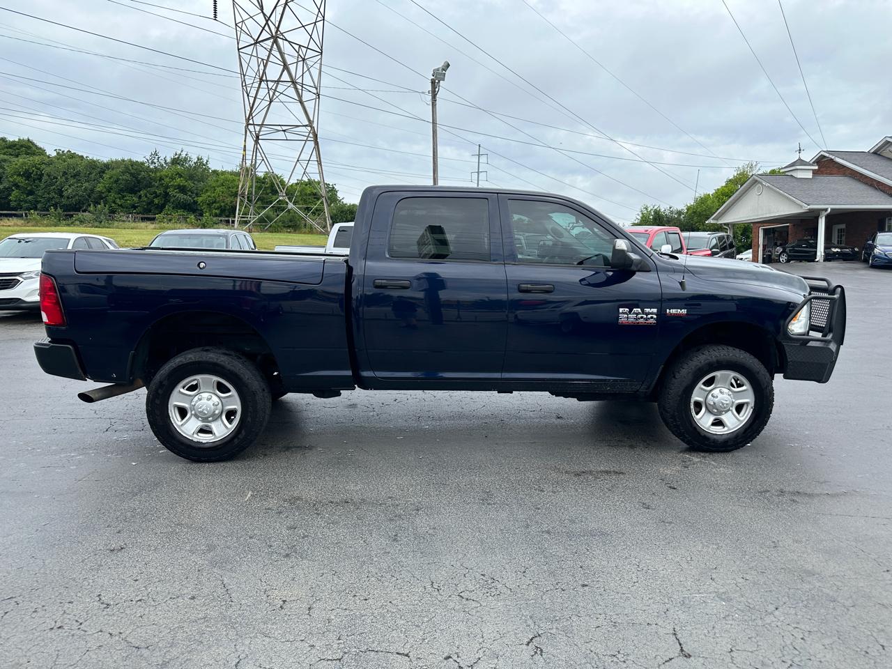 RAM 2500 Tradesman 4x4 Crew Cab 6'4" Box 2017