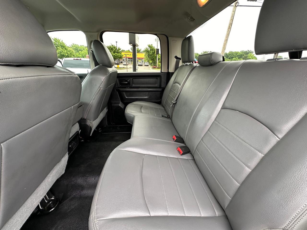 RAM 2500 Tradesman 4x4 Crew Cab 6'4" Box 2017