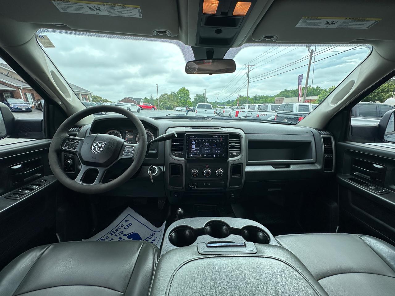 RAM 2500 Tradesman 4x4 Crew Cab 6'4" Box 2017