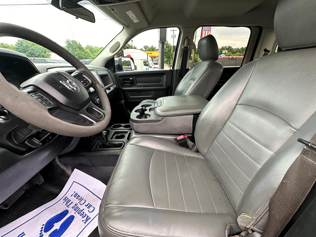 RAM 2500 Tradesman 4x4 Crew Cab 6'4" Box 2017