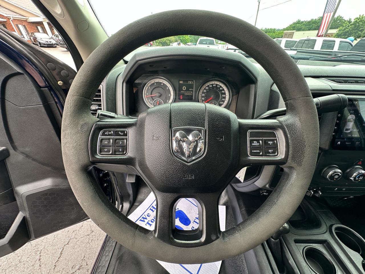 RAM 2500 Tradesman 4x4 Crew Cab 6'4" Box 2017