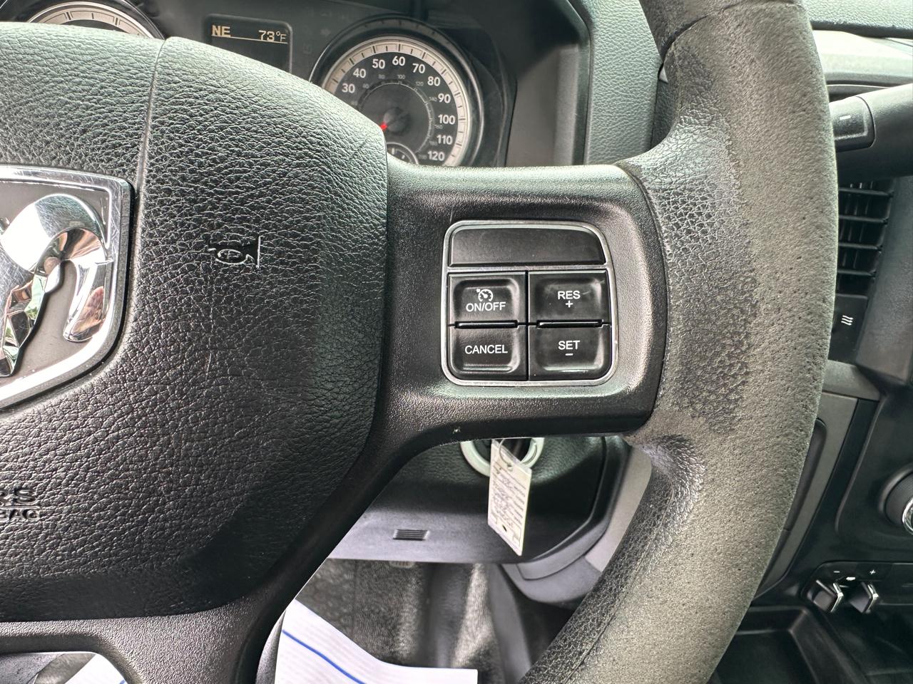 RAM 2500 Tradesman 4x4 Crew Cab 6'4" Box 2017