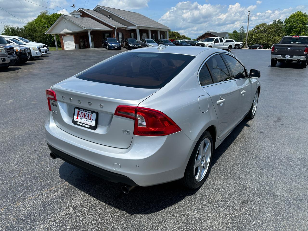 Volvo S60 FWD 4dr Sdn T5 2012