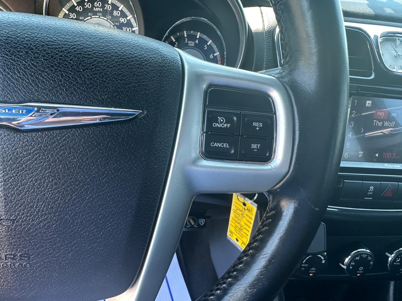 Chrysler 200 4dr Sdn Touring 2014