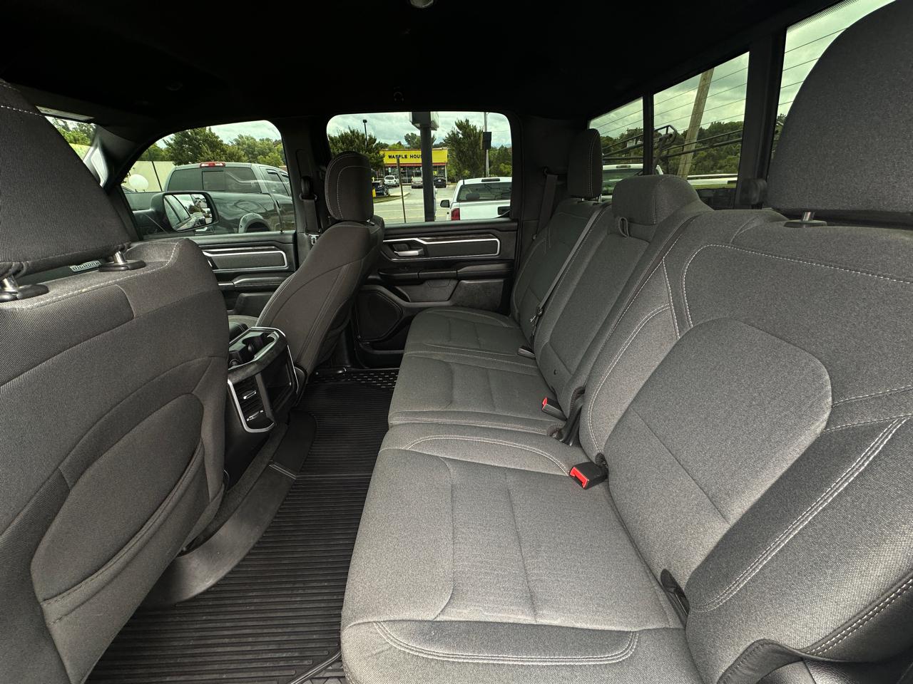 RAM 1500 Big Horn 4x4 Crew Cab 6'4" Box 2021