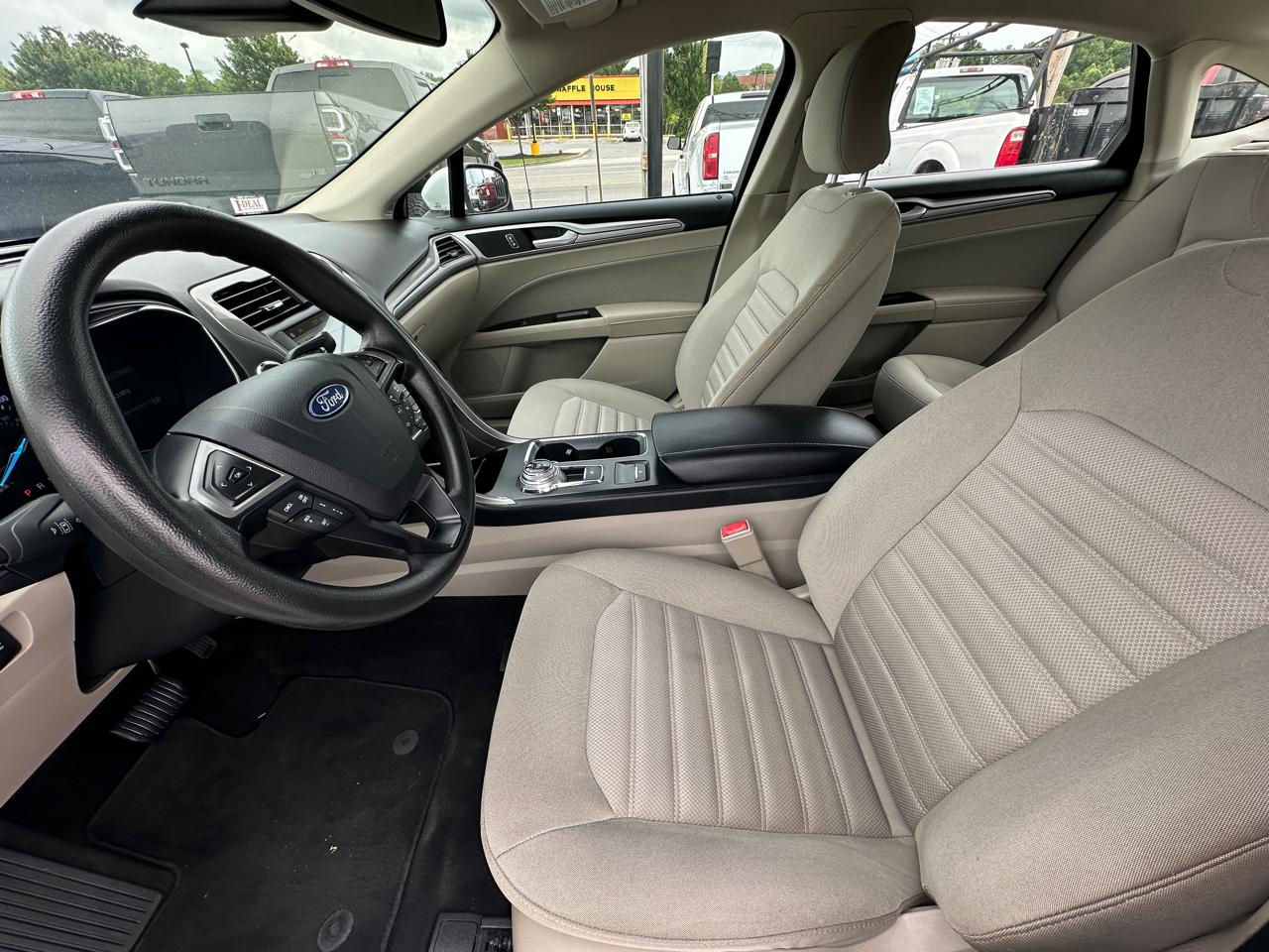 Ford Fusion SE FWD 2019