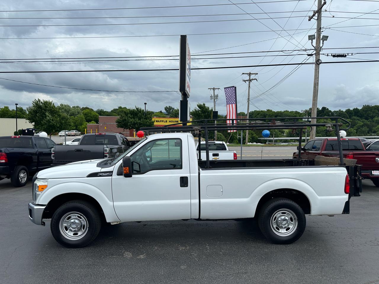 Ford Super Duty F-250 SRW 2WD Reg Cab 137" XL 2012