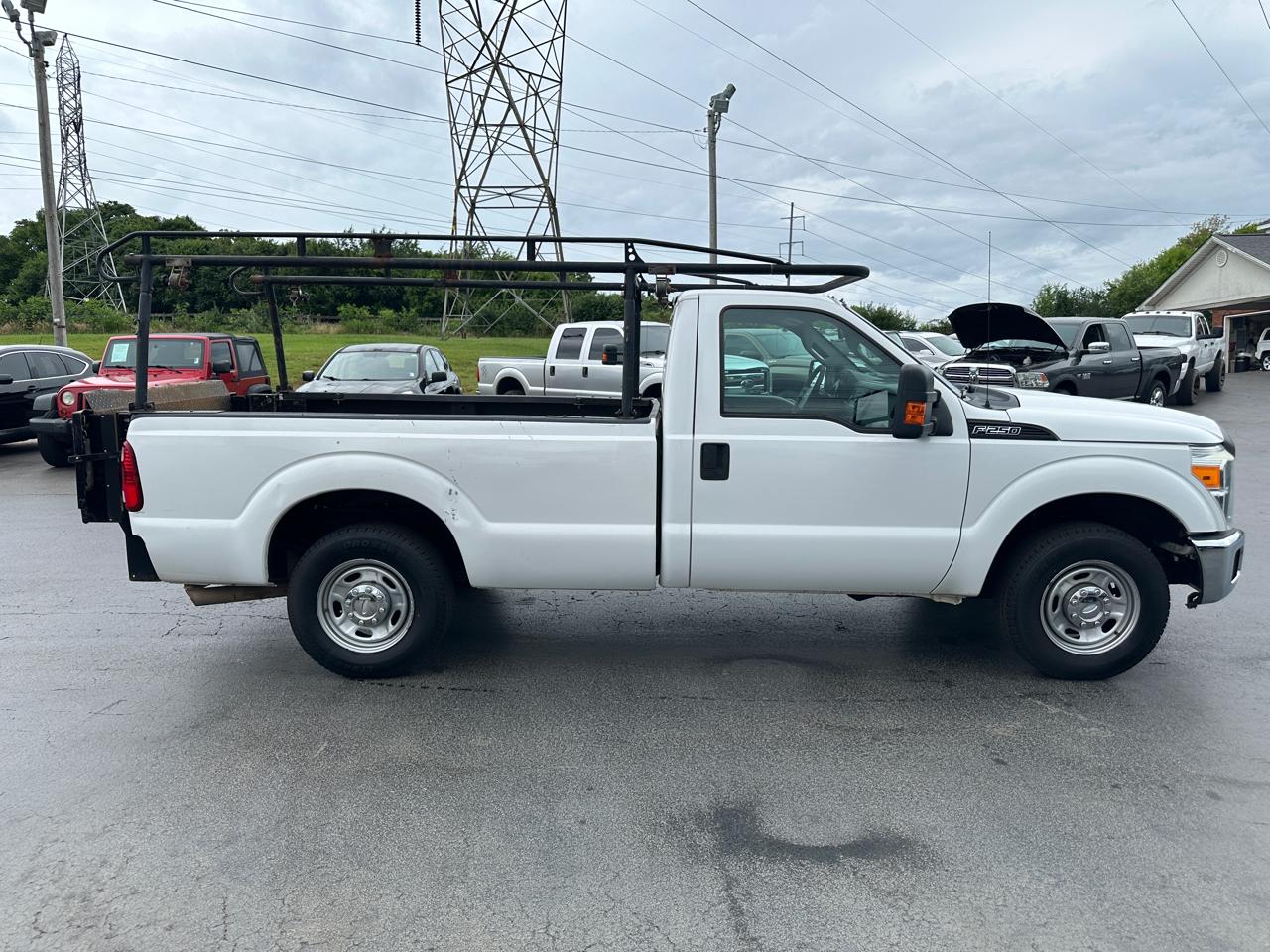 Ford Super Duty F-250 SRW 2WD Reg Cab 137" XL 2012