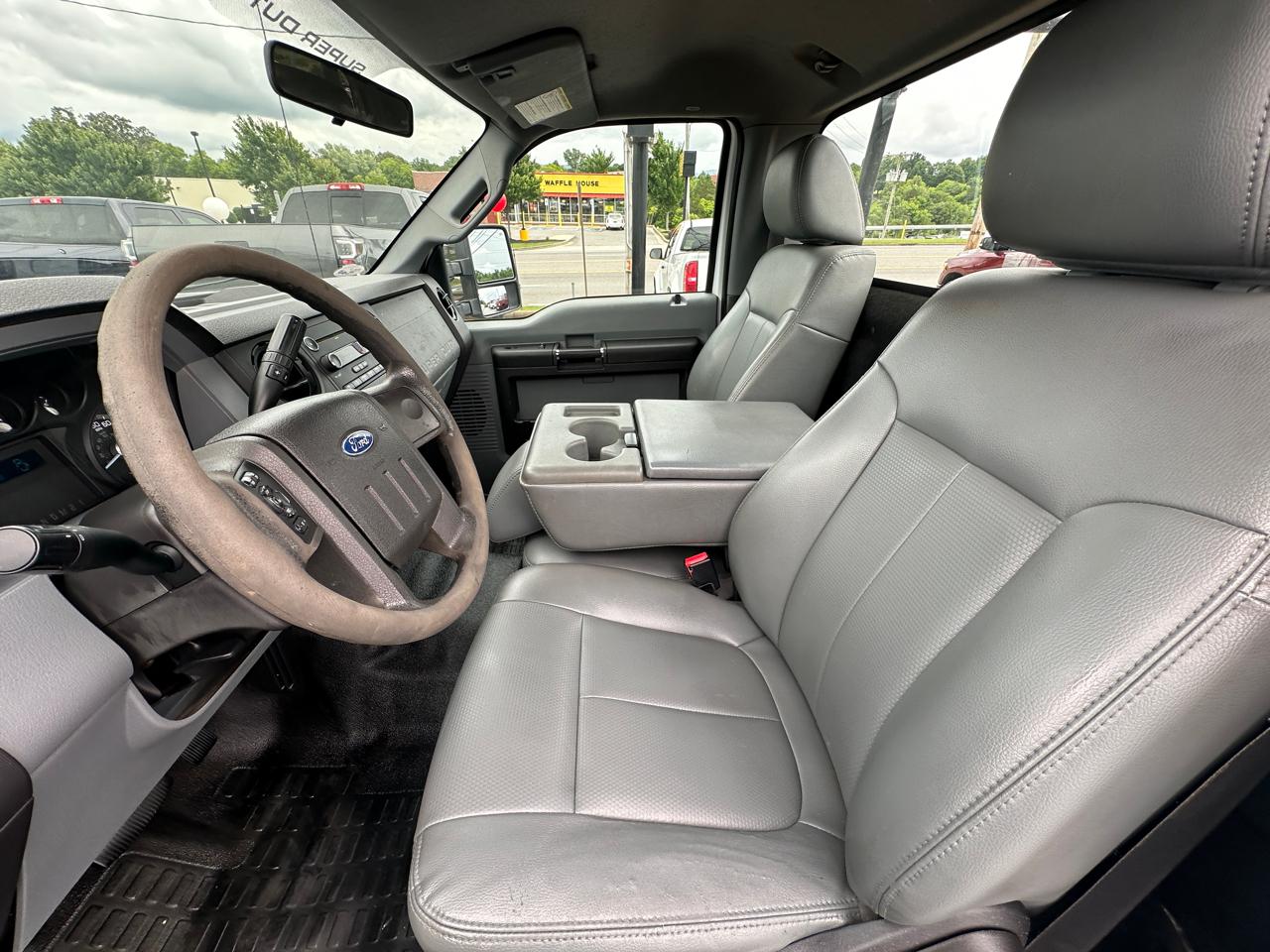 Ford Super Duty F-250 SRW 2WD Reg Cab 137" XL 2012