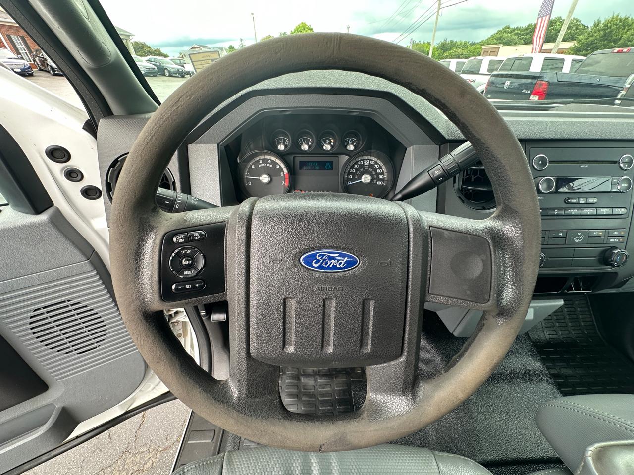 Ford Super Duty F-250 SRW 2WD Reg Cab 137" XL 2012