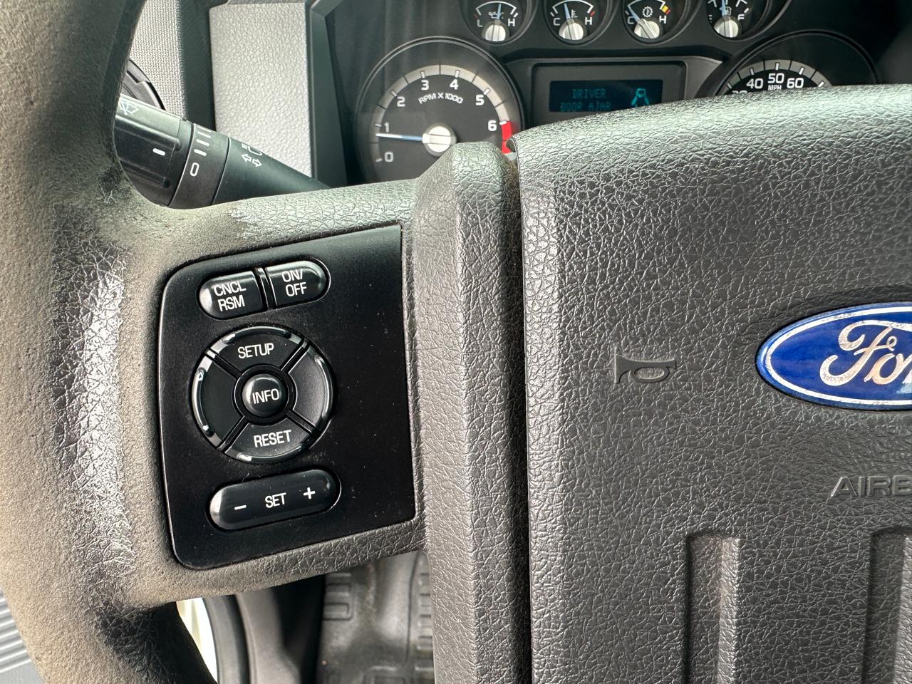 Ford Super Duty F-250 SRW 2WD Reg Cab 137" XL 2012