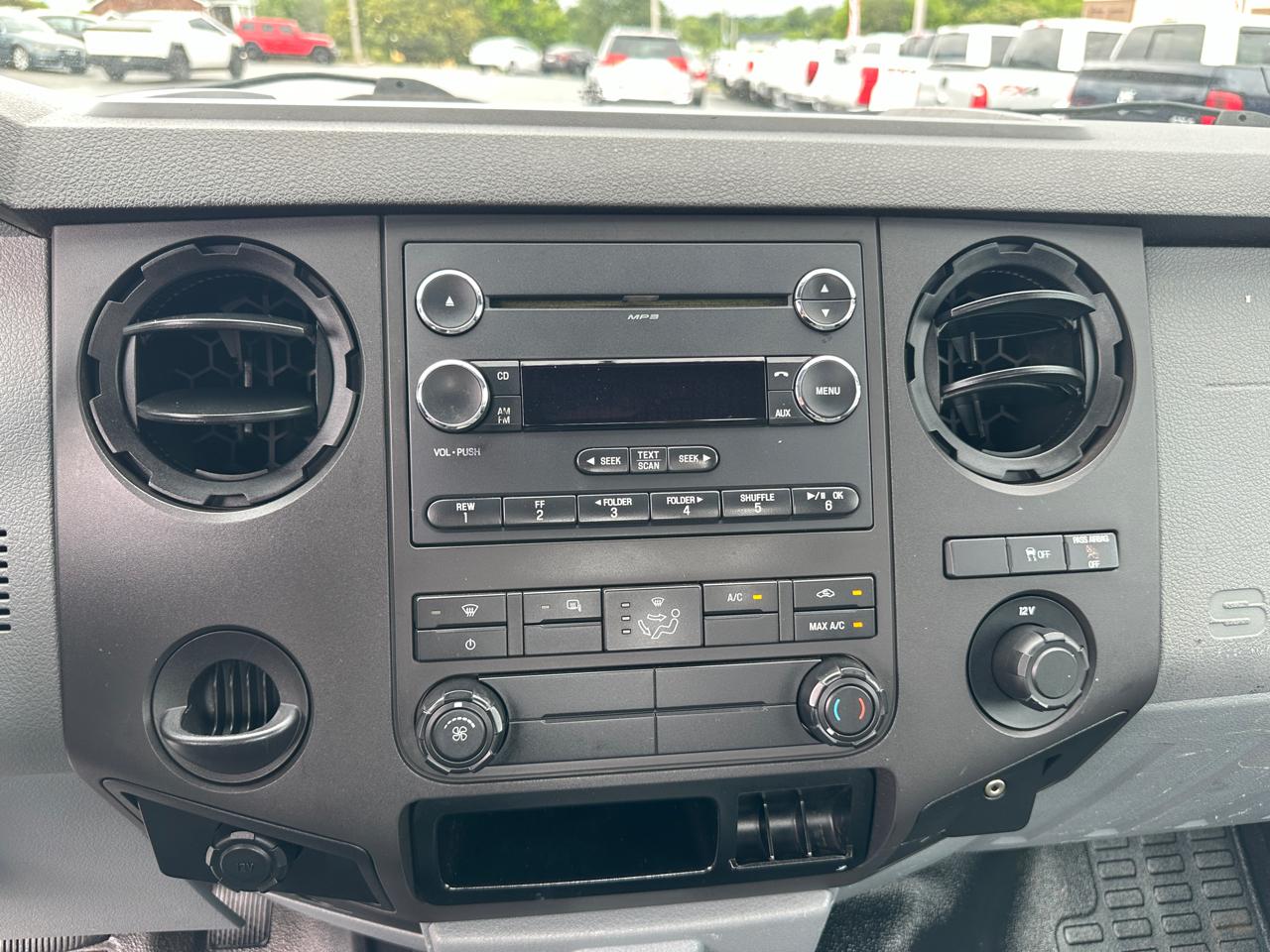 Ford Super Duty F-250 SRW 2WD Reg Cab 137" XL 2012